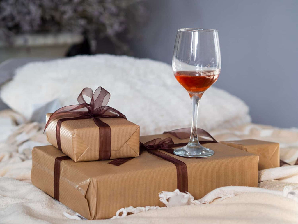 https://www.decomil.com/cdn/shop/articles/20-best-gifts-for-wine-lovers.jpg?v=1677787484&width=1024